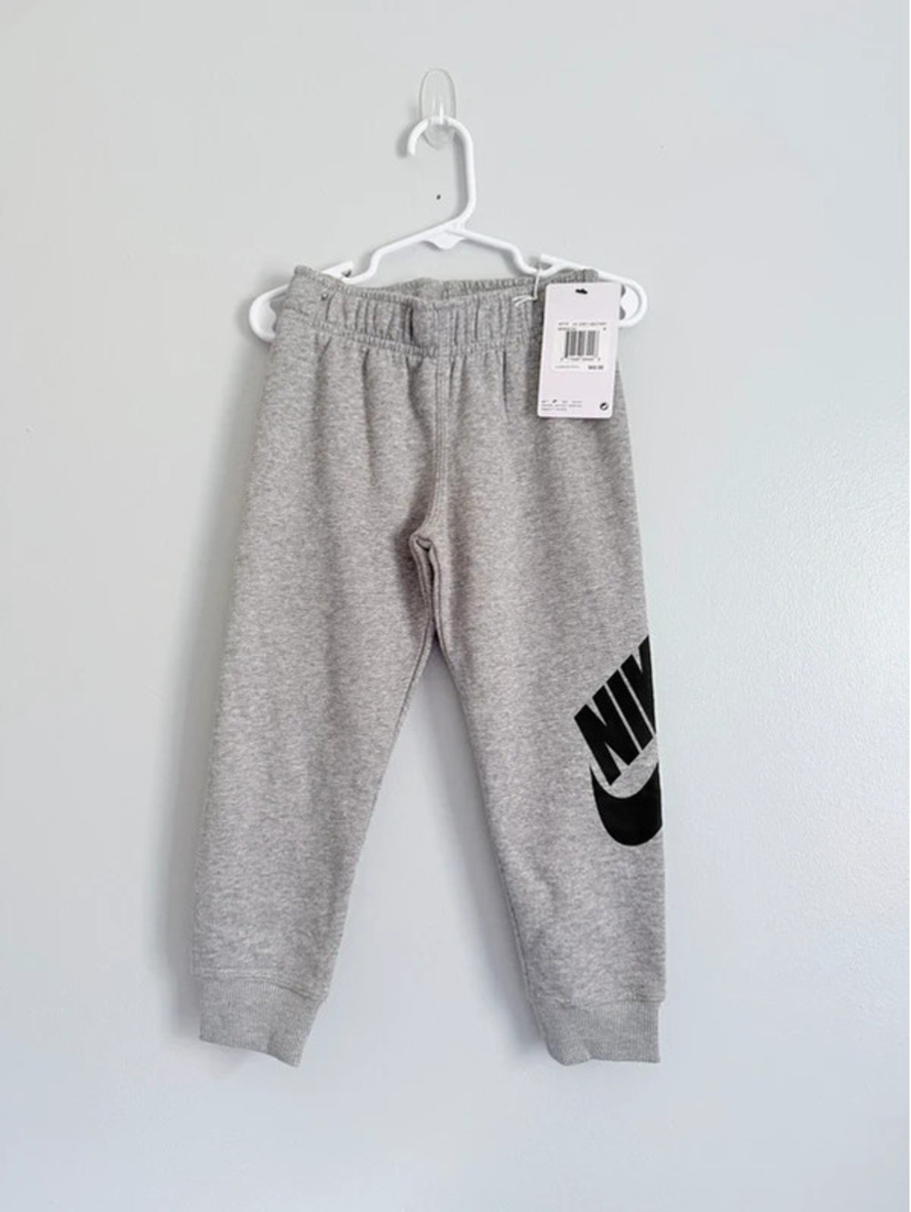 Nike Boys Jogger Sweatpants Gray Fleece Logo Pants Size 4 XS 3-4Y NWT .